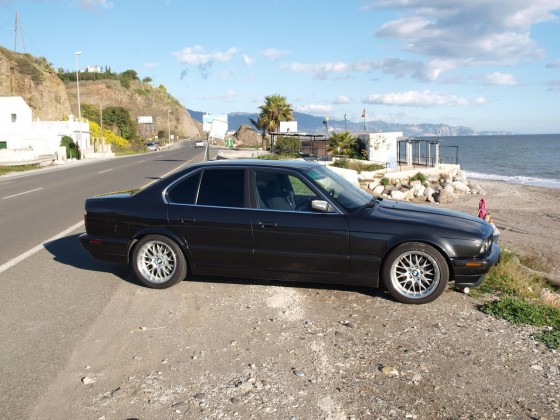 BMW e34 535iA am Strand in Andalusien